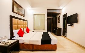 Hotel Livasa Inn Near Blk Hospital